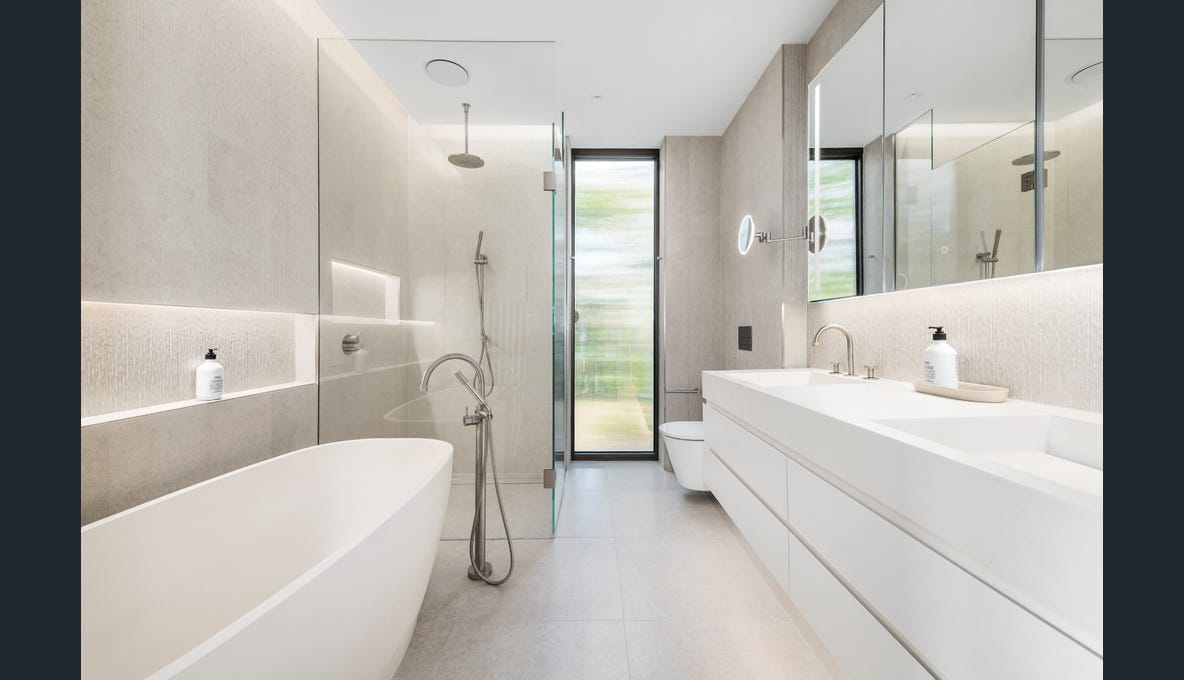 Northbridge Contemporary Residence image 3