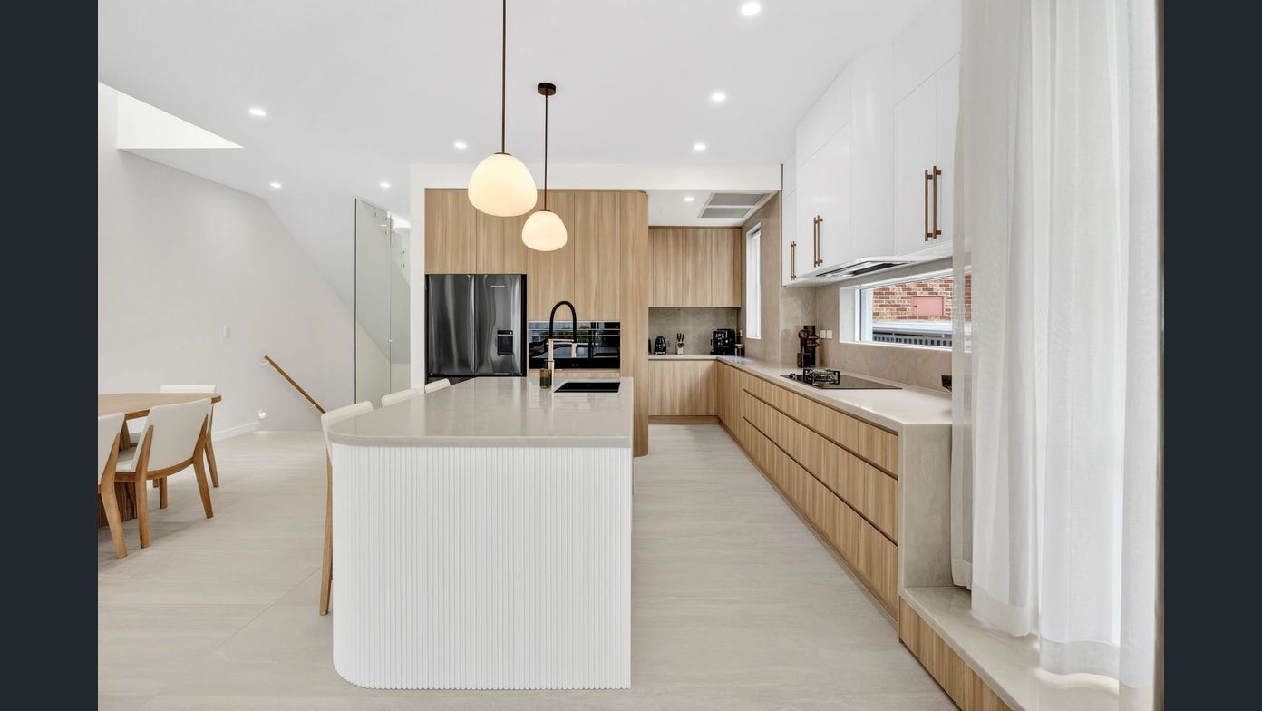 Willoughby Signature Duplex image 3