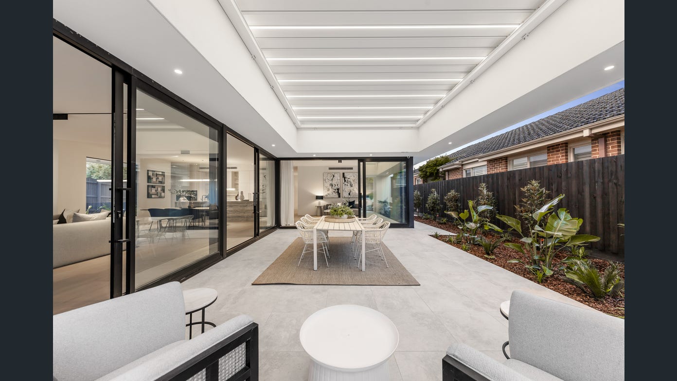 Castle Cove Grand Residence image 3