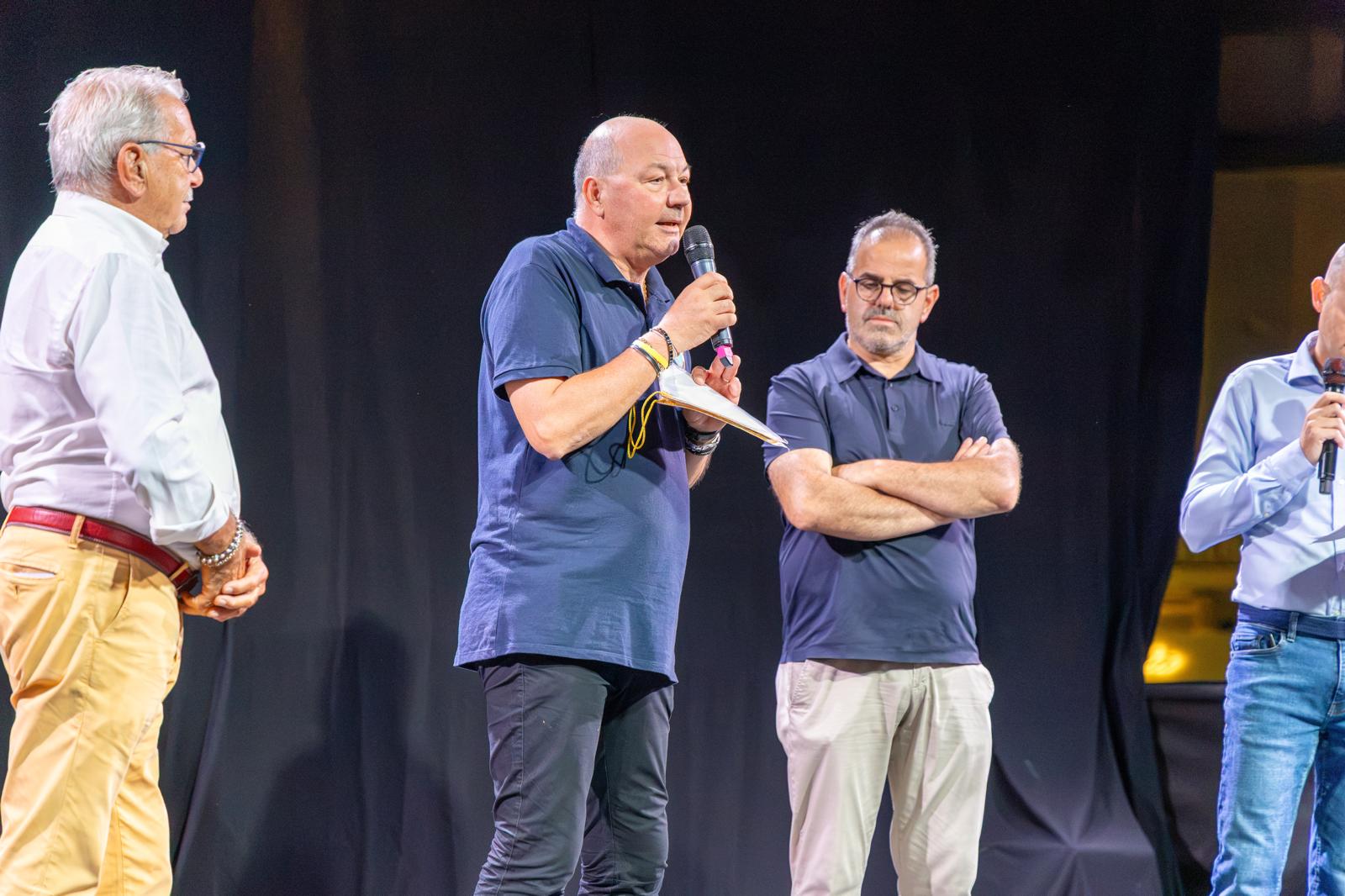 Il Presidente del Panathlon Club Garfagnana Vincenzo Suffredini con il Governatore dell'Area 6 Toscana And rea de Roit e l'Assessore allo Sport del Comune di Castelnuovo Di Garfagnana Carlo Biagioni
