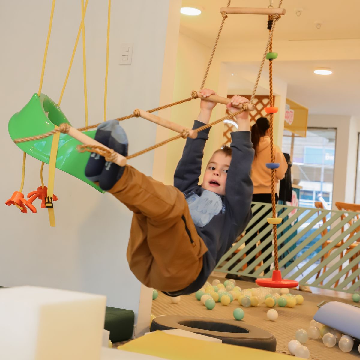 Espacio familiar con actividades creativas para niños