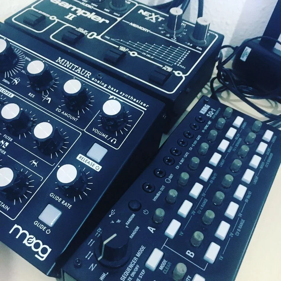 Modern looking synth.jpeg