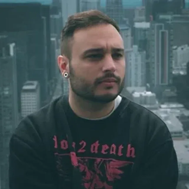 Alejandro Magnieto headshot
