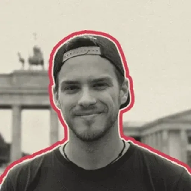 Adam Osvald headshot
