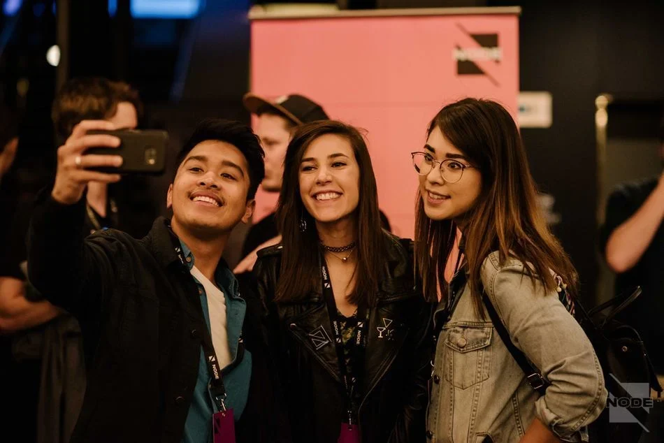 Jessica-Herrera & fans.jpg