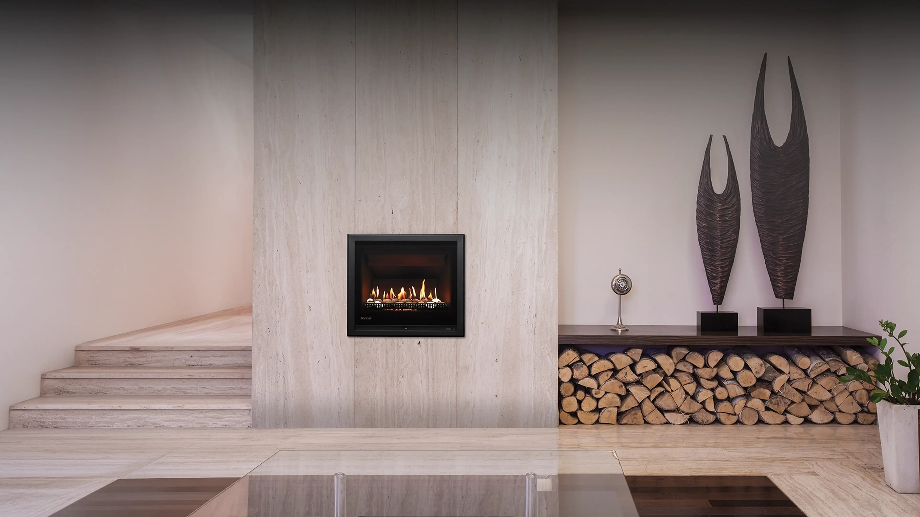 Rinnai 650 Gas Fireplace (lifestyle)