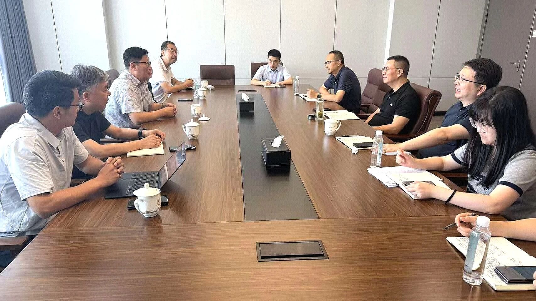 携手湖州产投，共拓全球市场：丰麒集团与湖州产投集团举行深度会谈并达成全方位战略合作共识    FengQi Group and Huzhou Industrial Investment Group Hold In-Depth Talks and Reach Comprehensive Strategic Cooperation Consensus