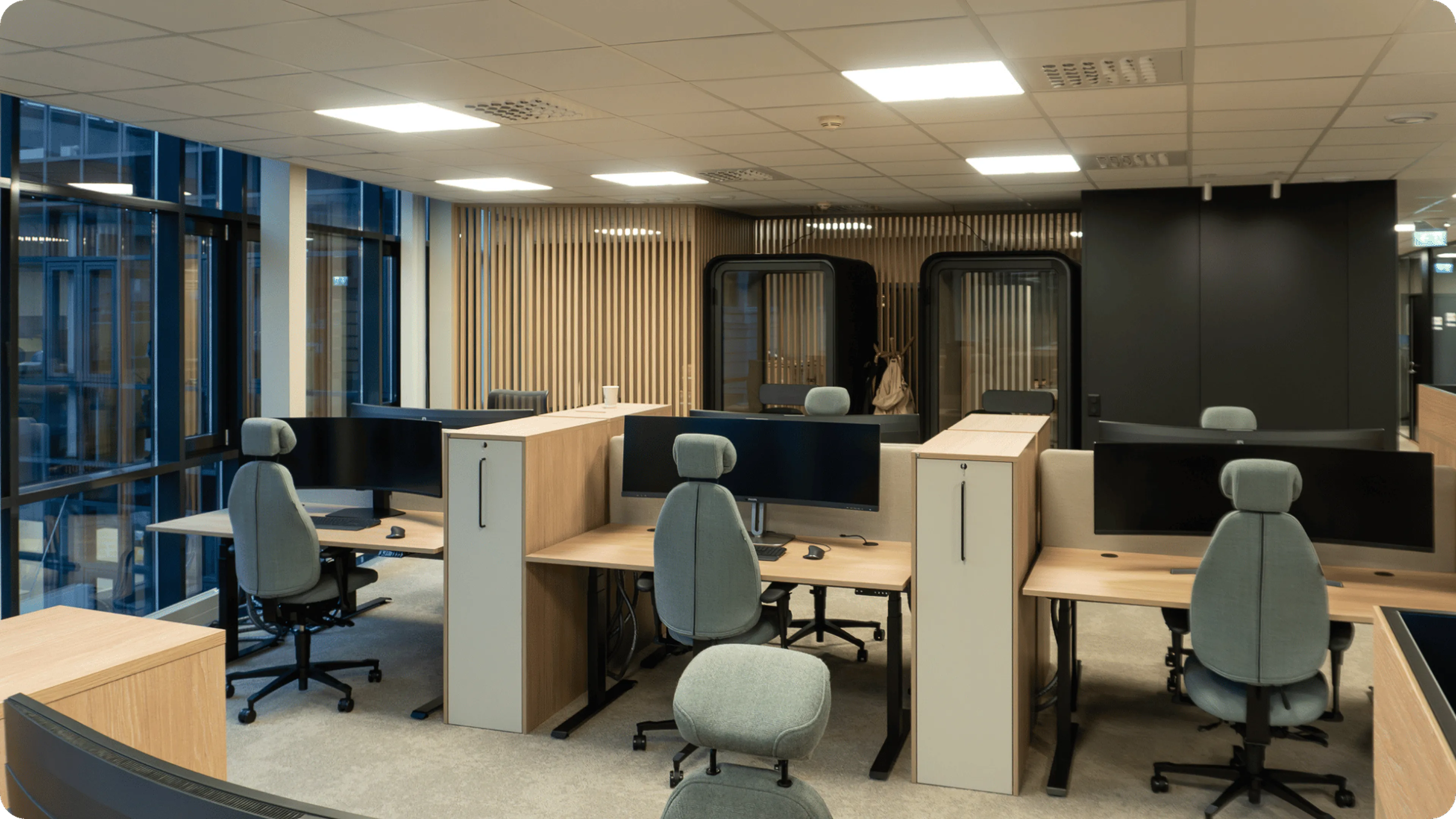 Landskap med møteromspodder og fleksible arbeidsplasser