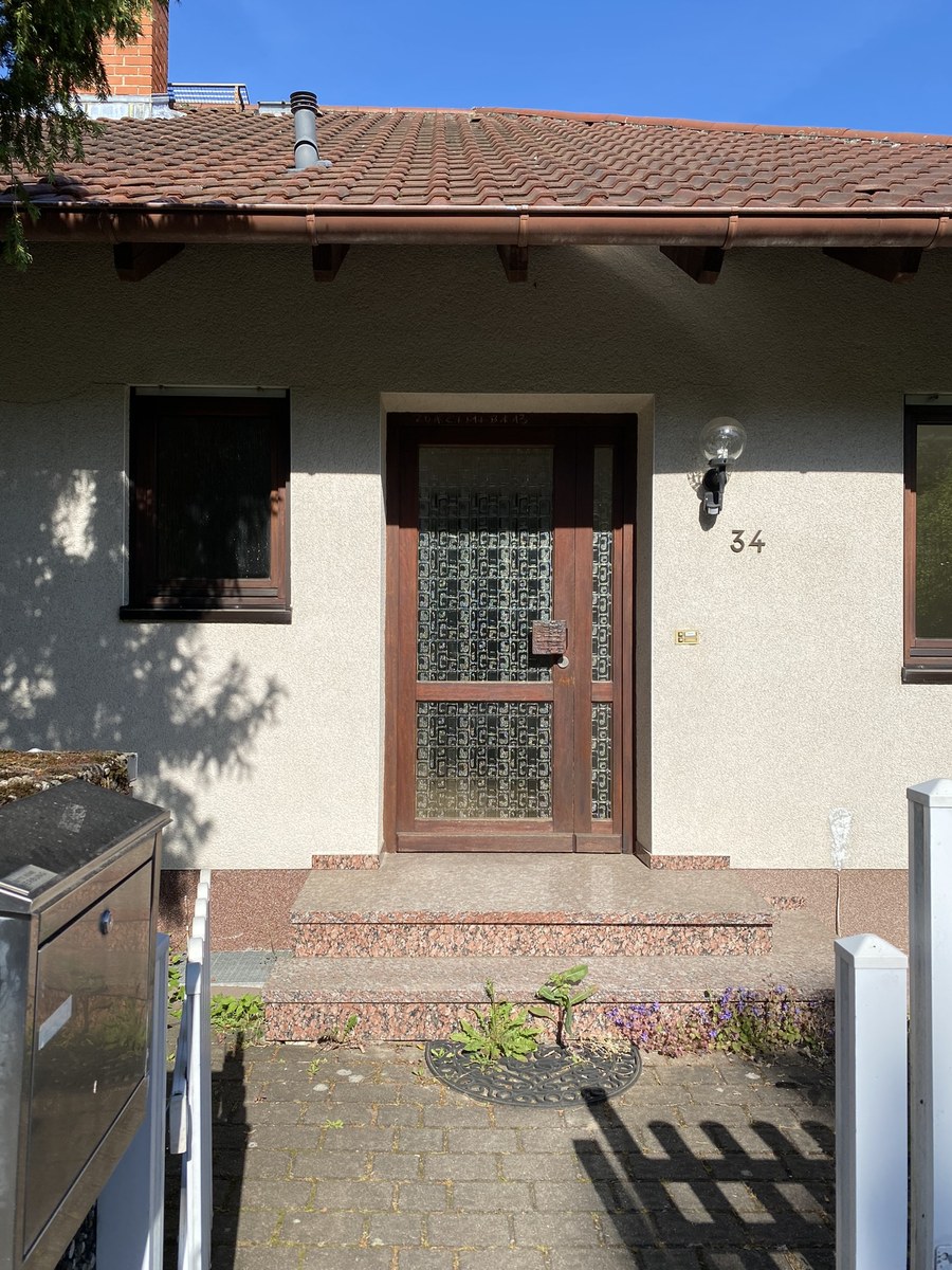 Wohnhaus SCHW vor dem Umbau — alter Hauseingang