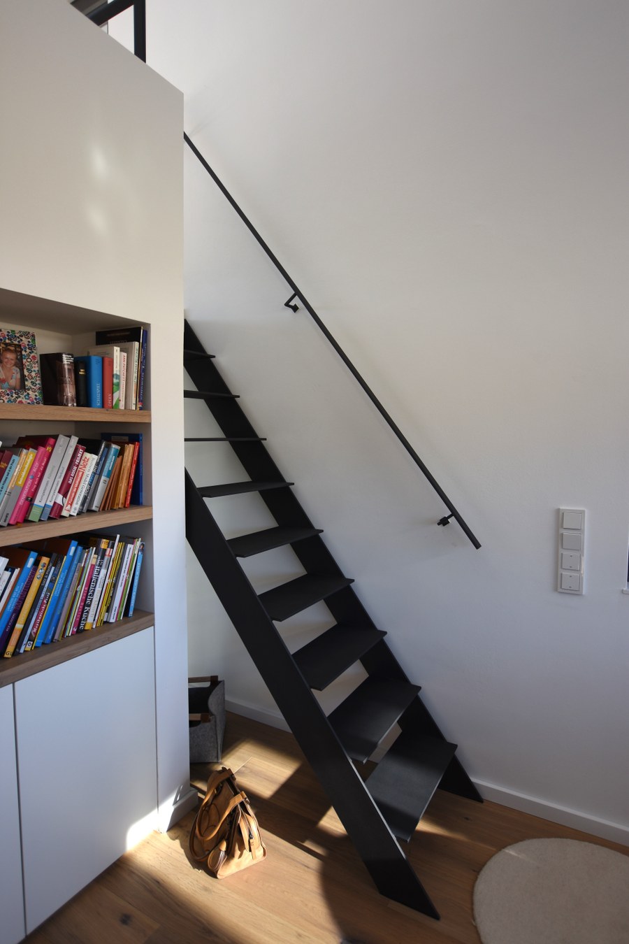 Wohnhaus H-S in Rimbach — Stahltreppe zur Galerieebene