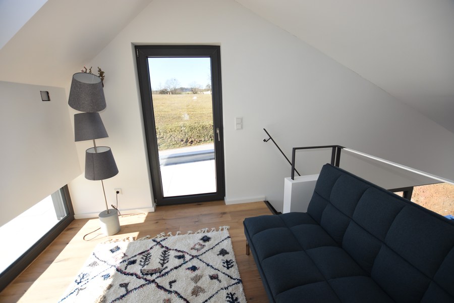 Wohnhaus H-S in Rimbach — Loungebereich mit Ausblick auf der Galerieebene