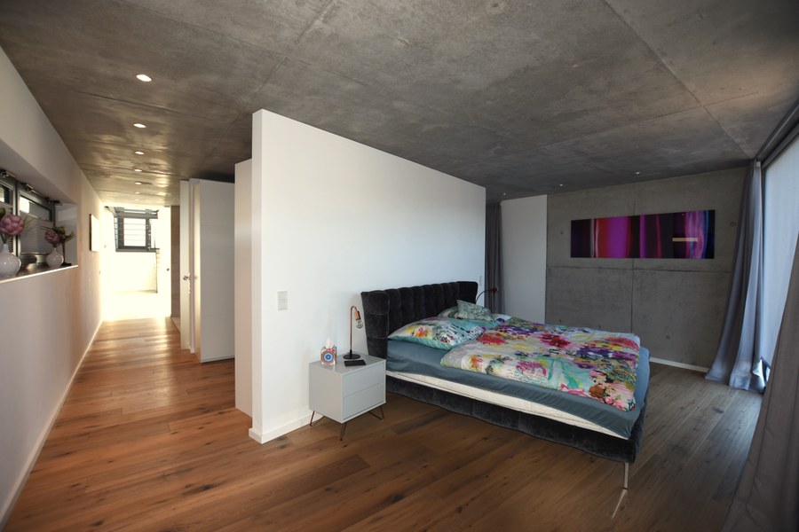 Wohnhaus H-S in Rimbach — Schlafzimmer mit Sichtbetondecke
