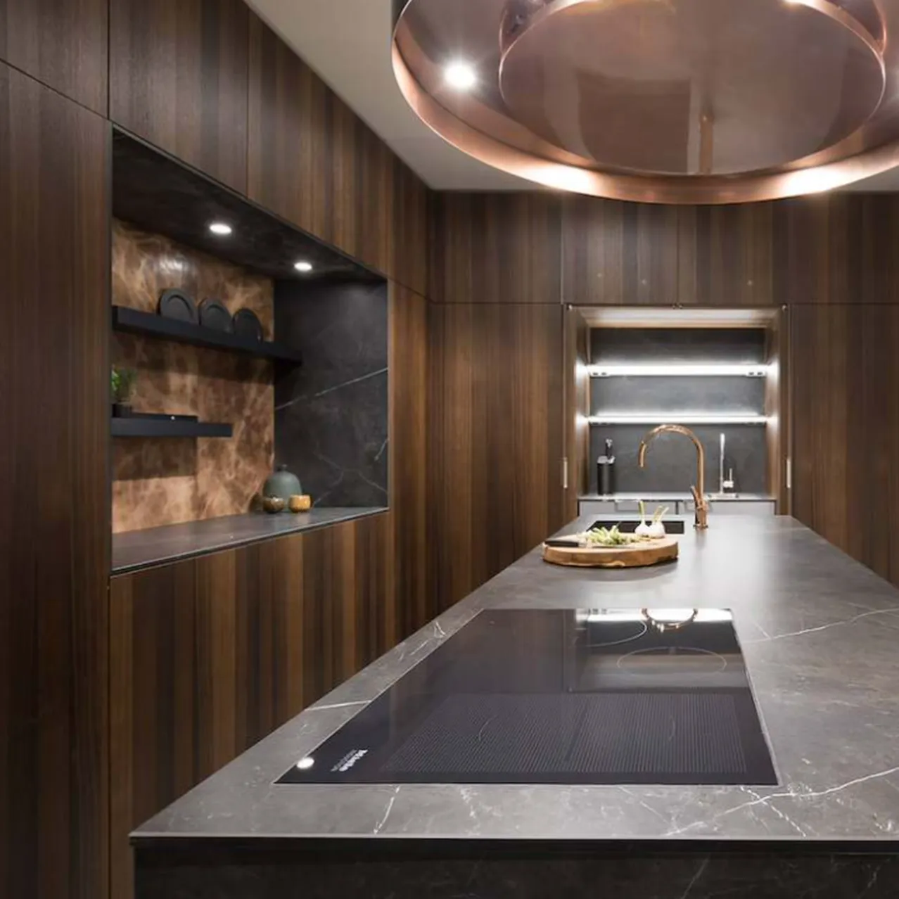 Siematic eilandkeuken in gerookt eiken en zwart geborsteld aluminium