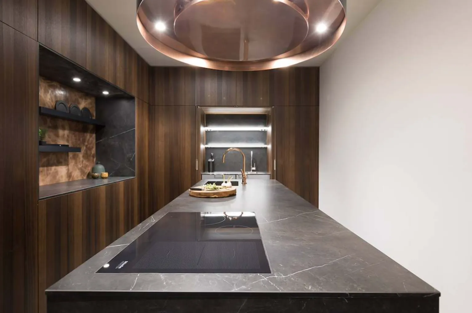 Siematic eilandkeuken in gerookt eiken en zwart geborsteld aluminium
