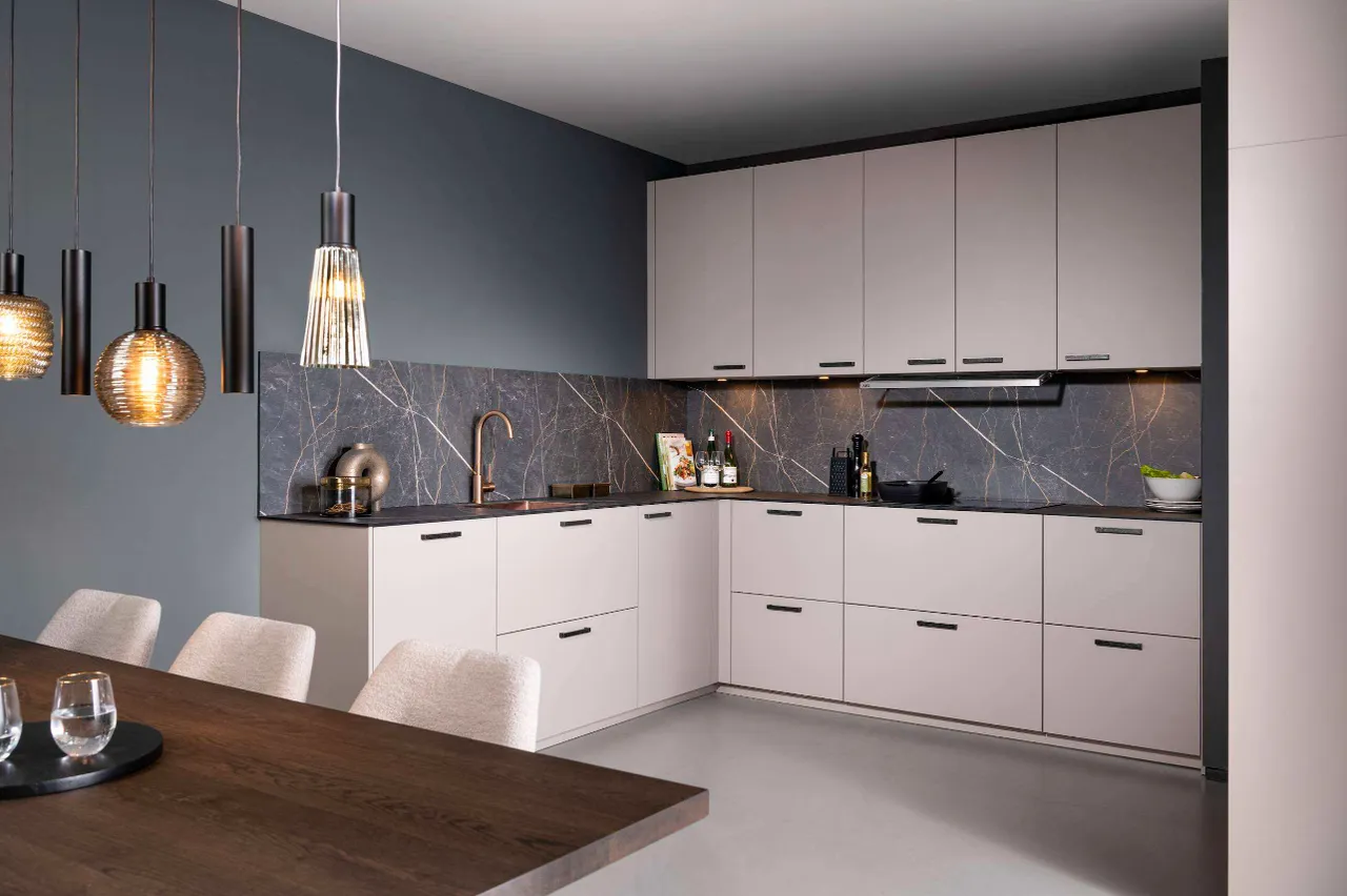 Interliving hoekkeuken in lava