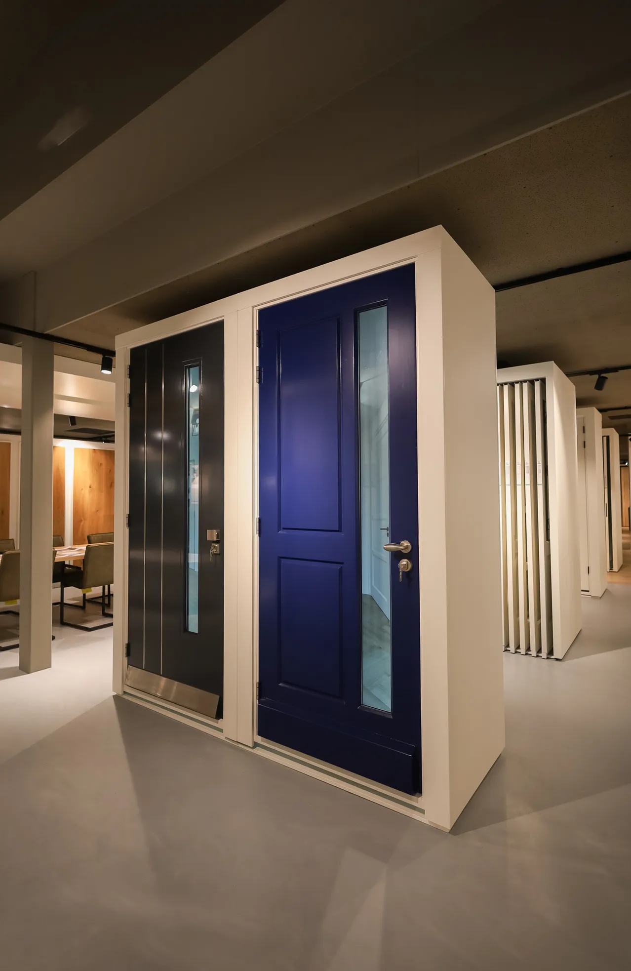 Deuren in showroom roelofarendsveen 1
