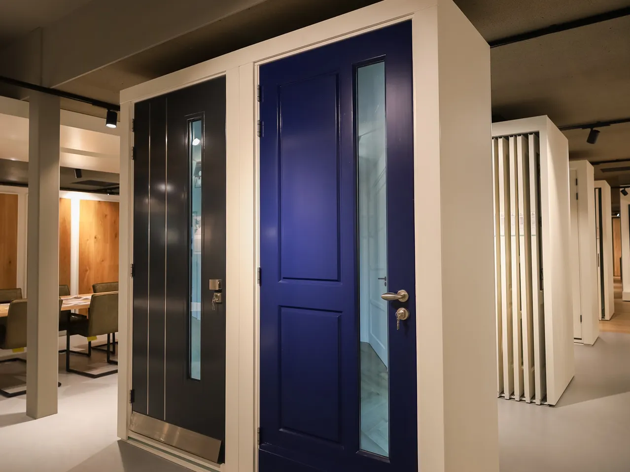 Deuren in showroom roelofarendsveen 1