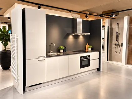 Interliving rechte keuken in platinagrijs