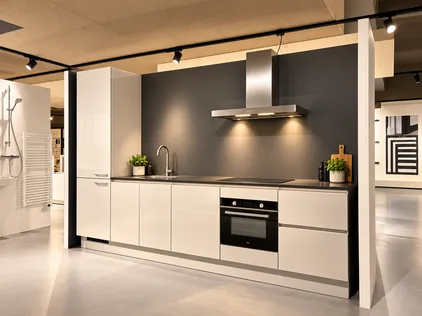 Interliving rechte keuken in platinagrijs