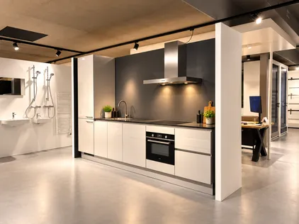 Interliving rechte keuken in platinagrijs