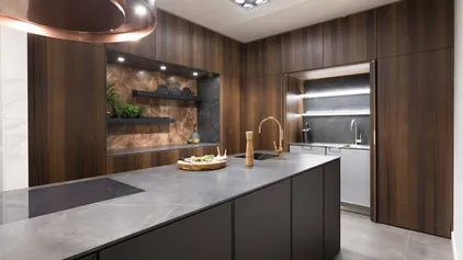 Siematic eilandkeuken in gerookt eiken en zwart geborsteld aluminium