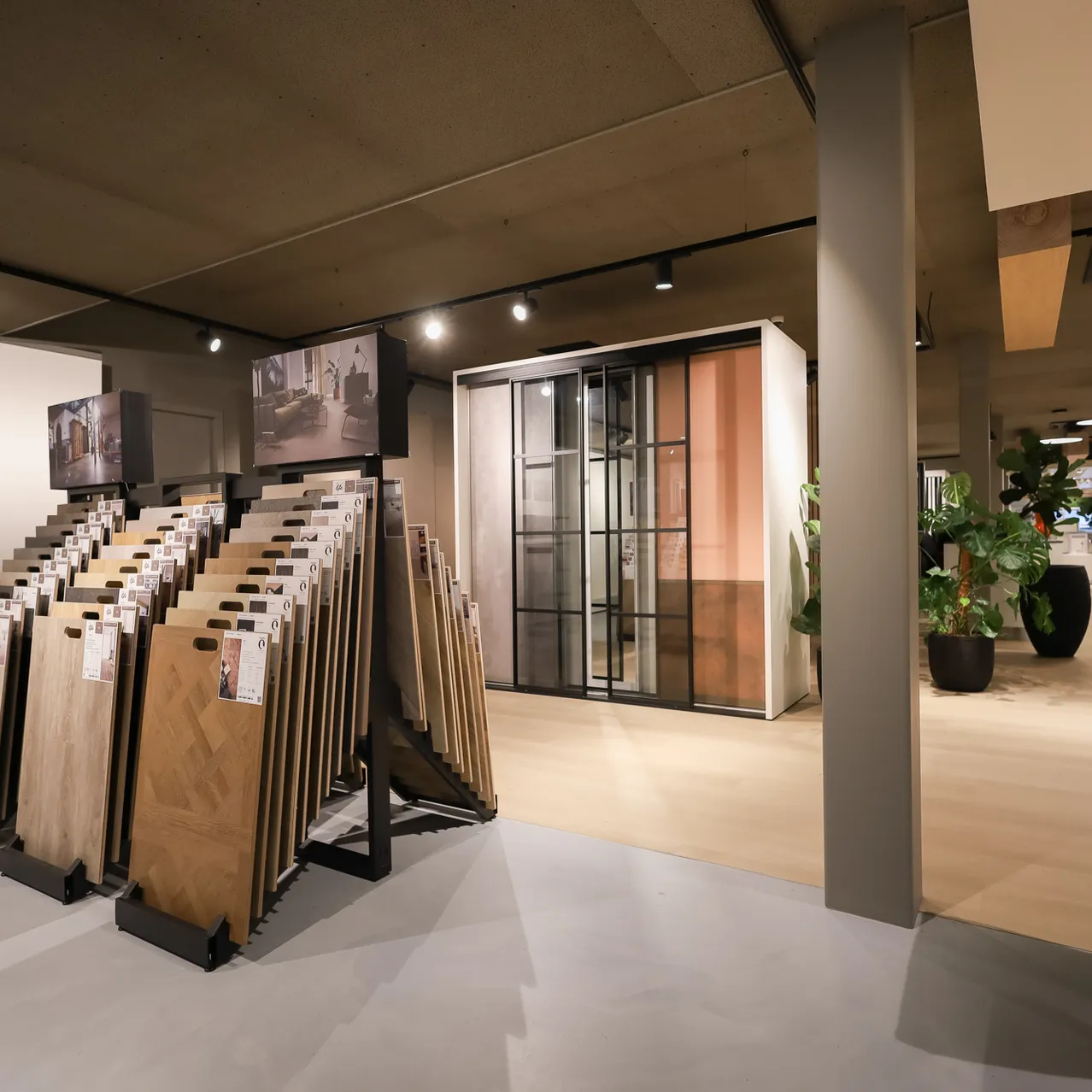 Vloeren in showroom roelofarendsveen