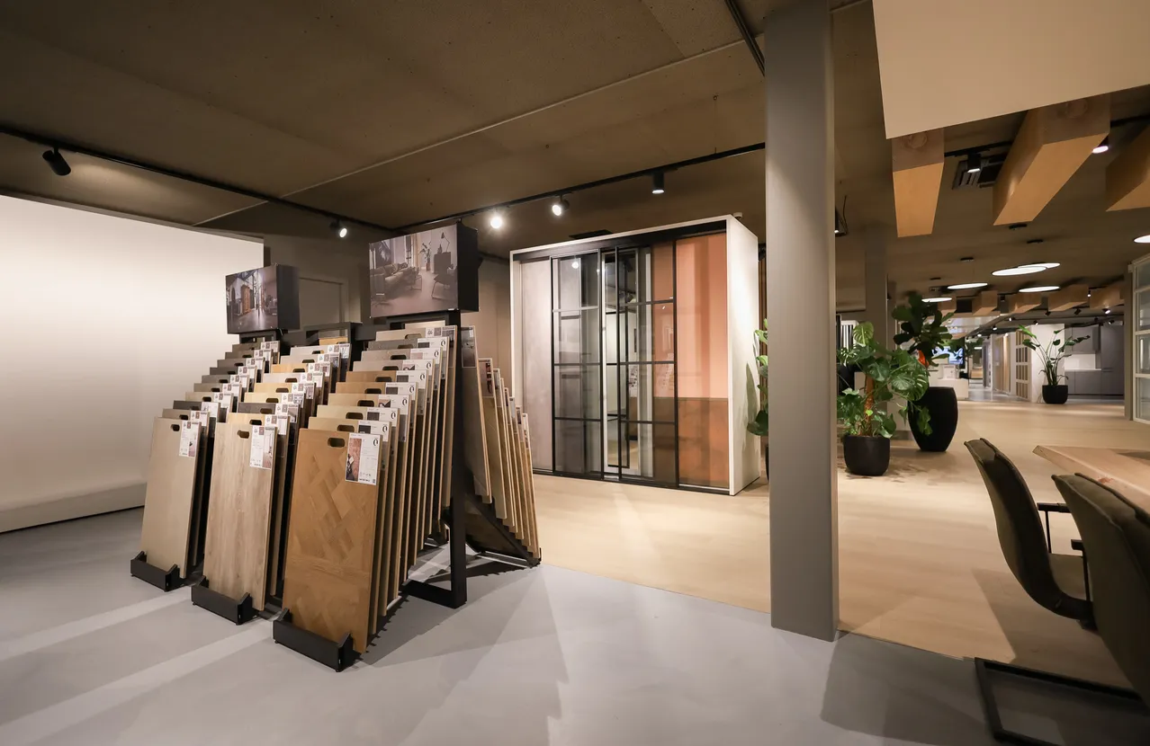 Vloeren in showroom roelofarendsveen