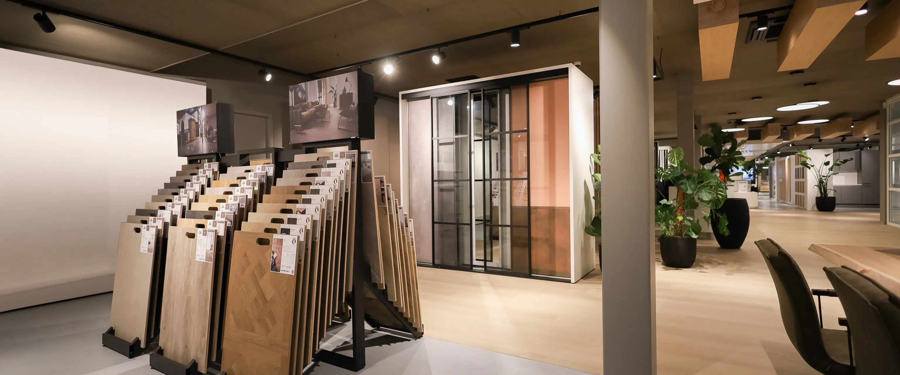 Vloeren in showroom roelofarendsveen