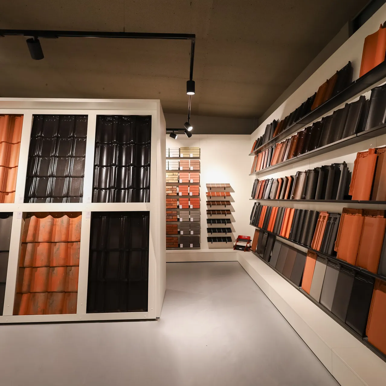 Dakpannen in showroom roelofarendsveen