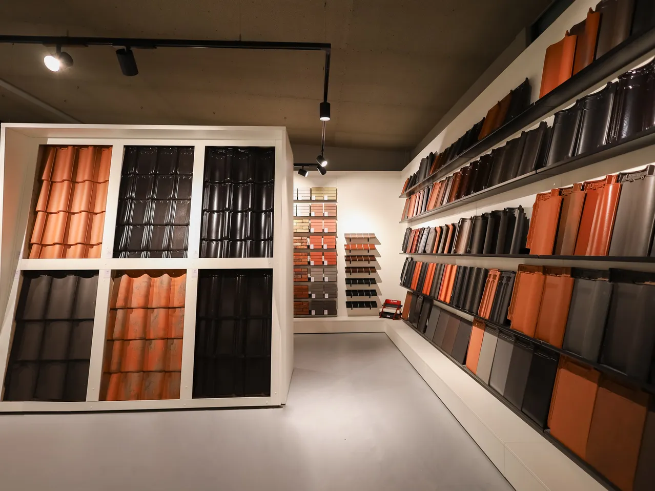 Dakpannen in showroom roelofarendsveen