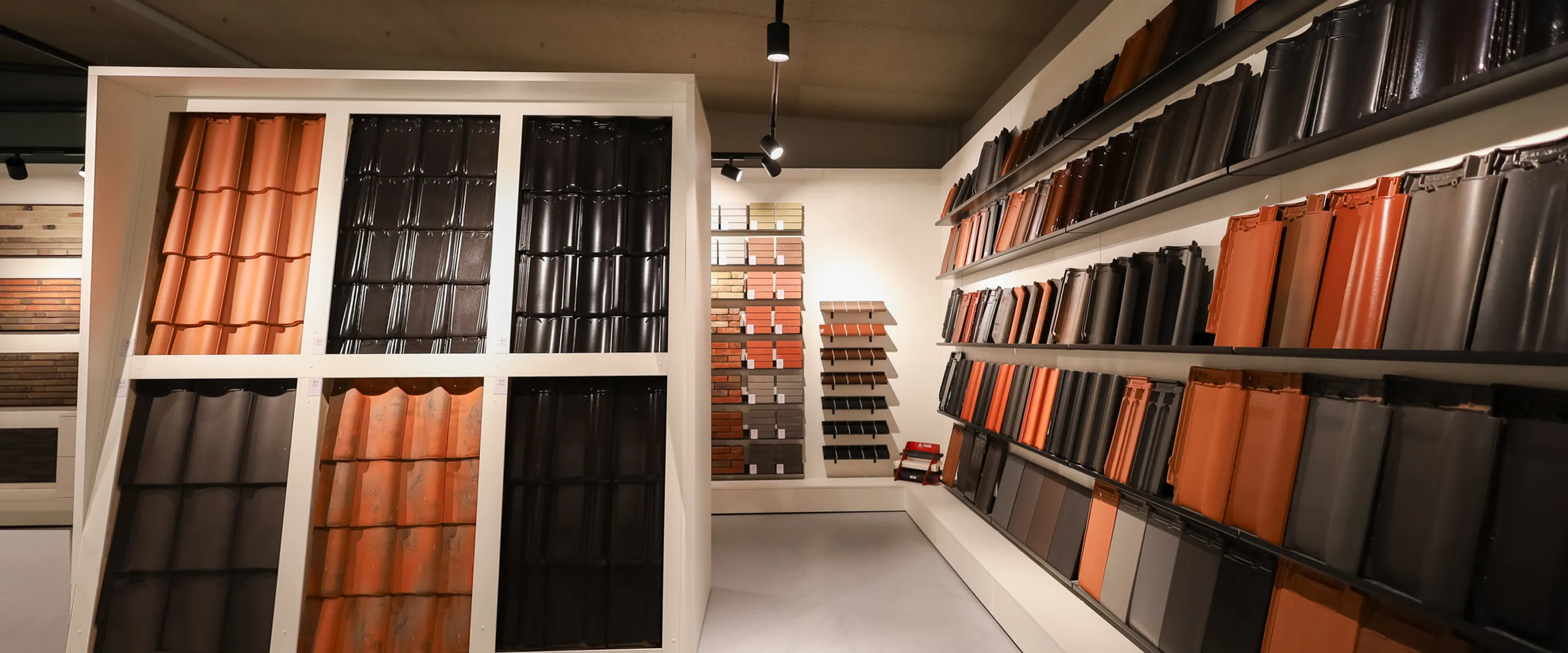 Dakpannen in showroom roelofarendsveen
