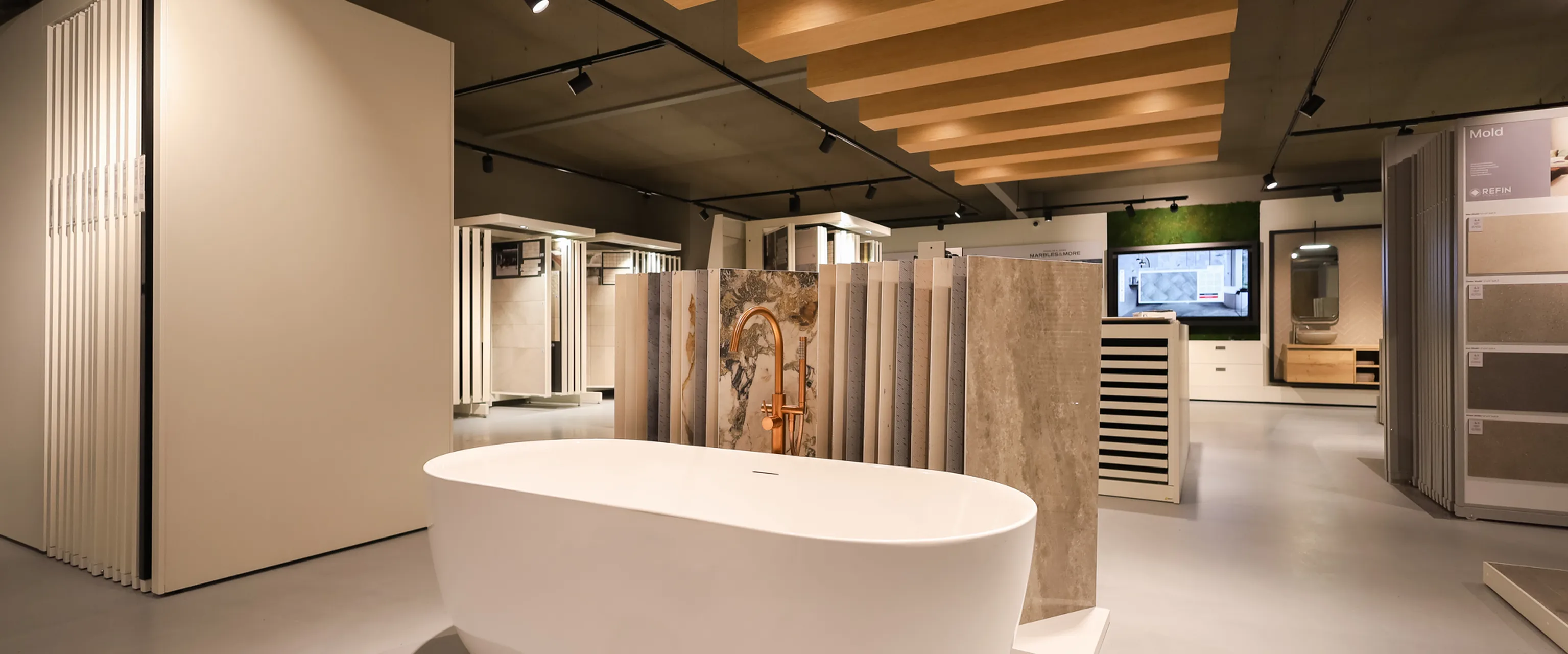 Bad in showroom roelofarendsveen