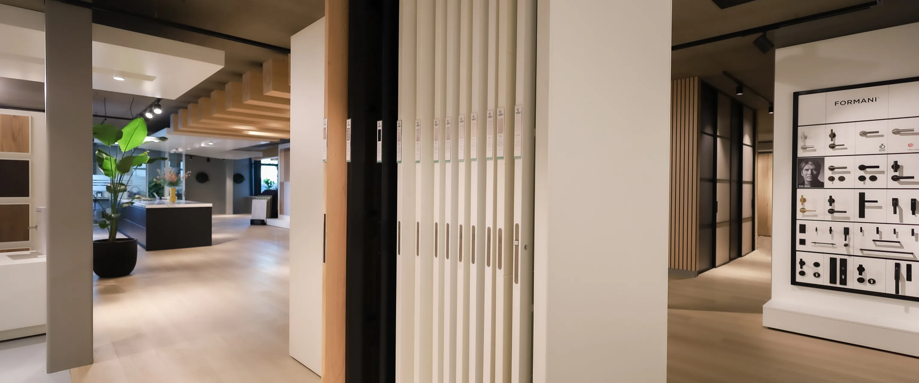 Deuren in showroom roelofarendsveen 3