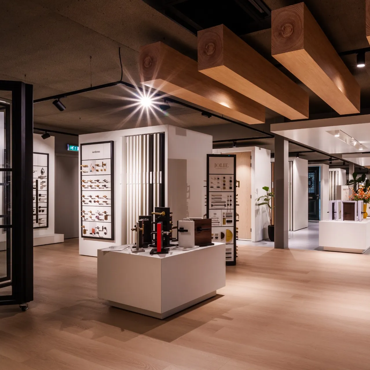 Showroom diepte roelofarendsveen 3
