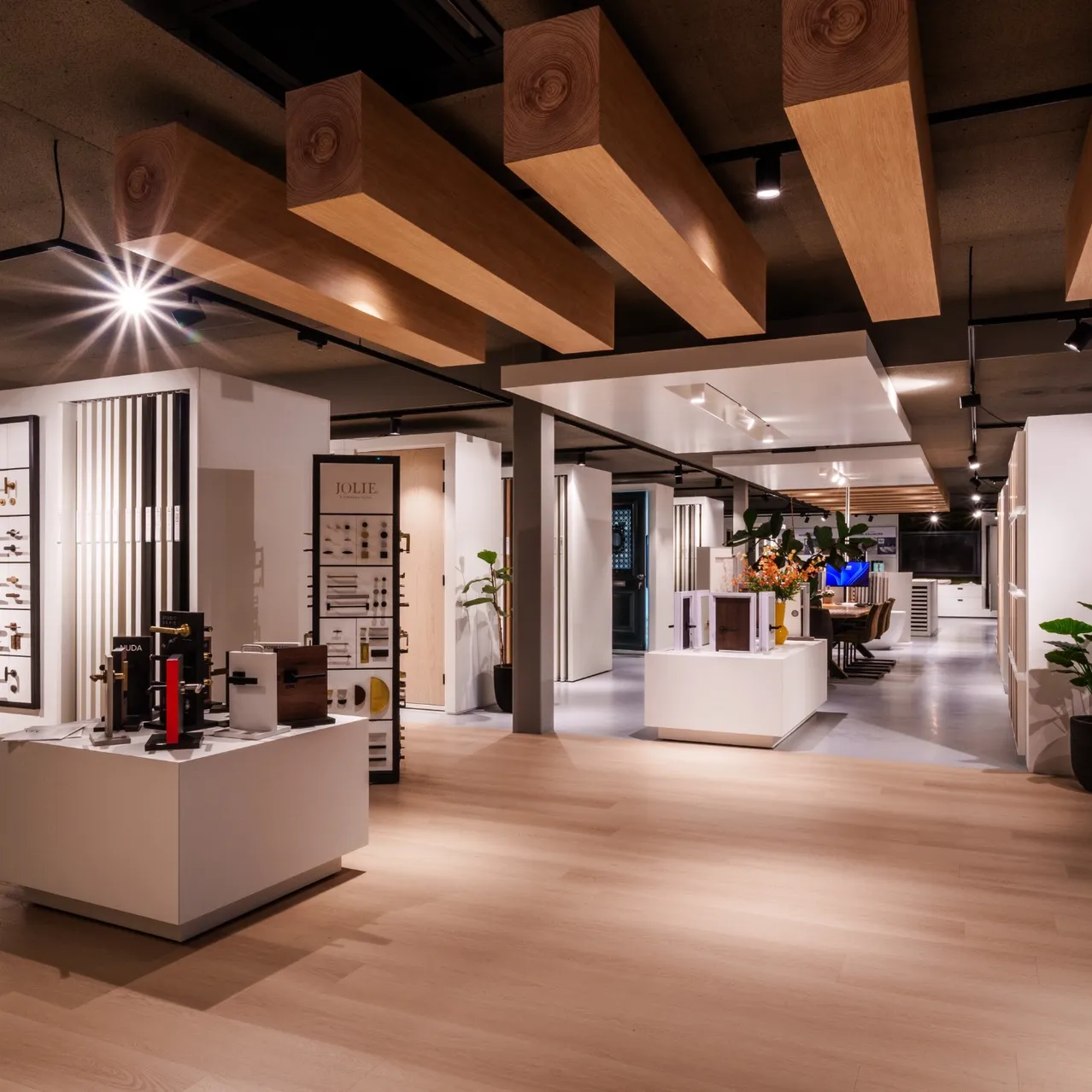 Showroom diepte roelofarendsveen 3