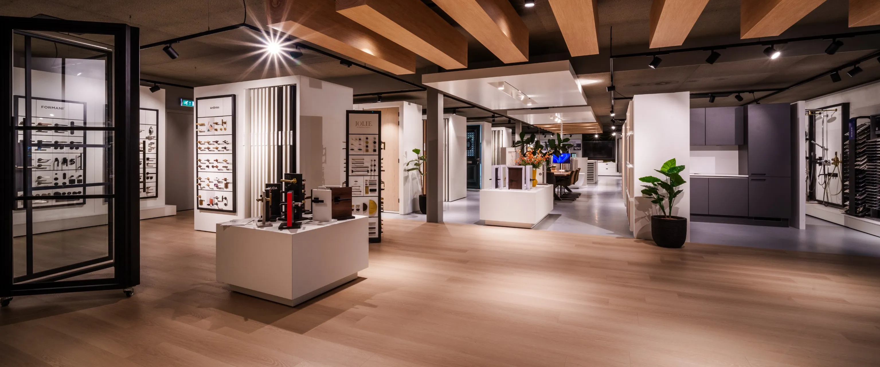 Showroom diepte roelofarendsveen 3