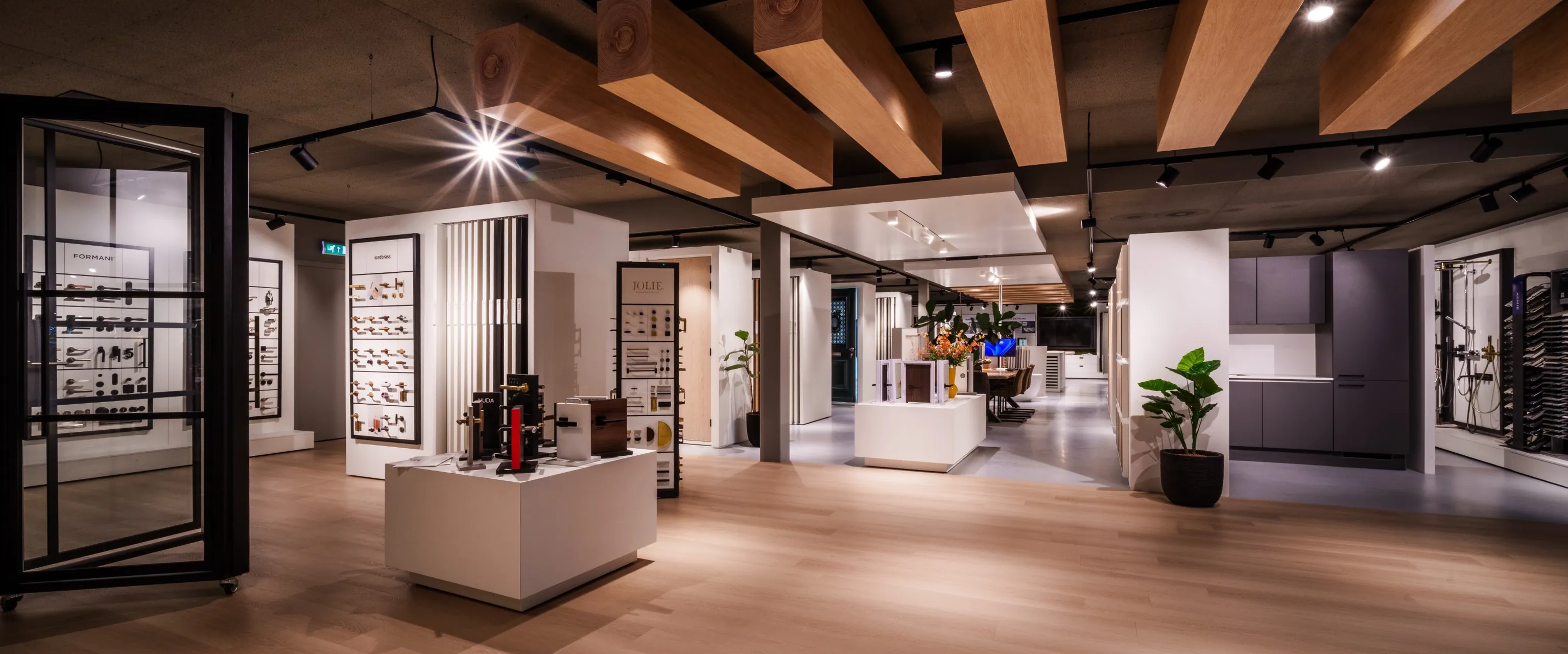 Showroom diepte roelofarendsveen 3