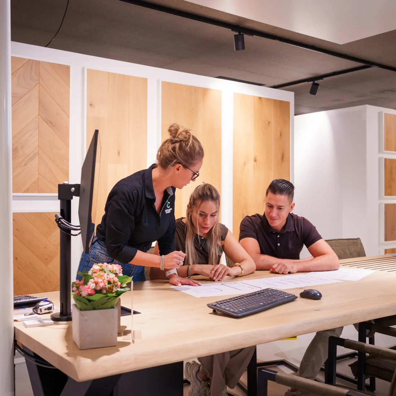 Adviesgesprek showroom roelofarendsveen 2