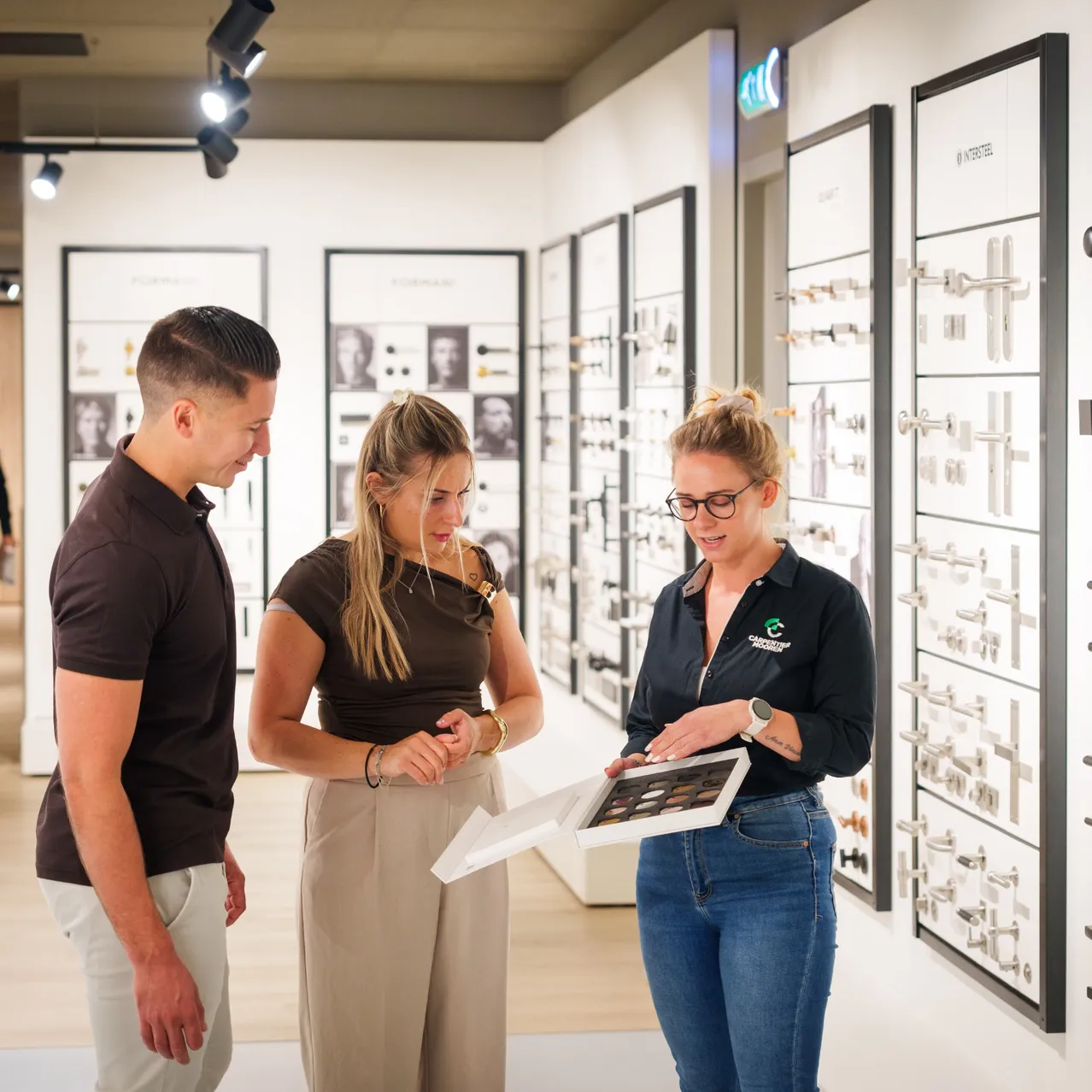 Adviesgesprek deuren showroom roelofarendsveen 3