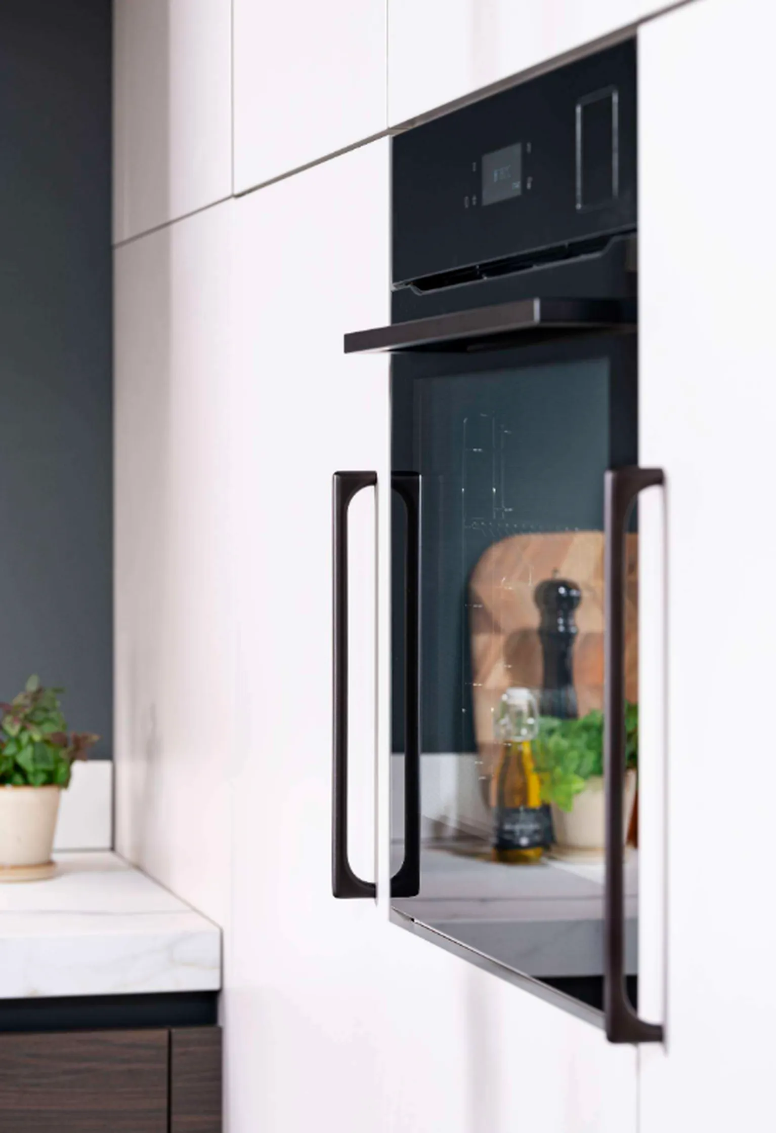 Interliving eilandkeuken in sahara en noten