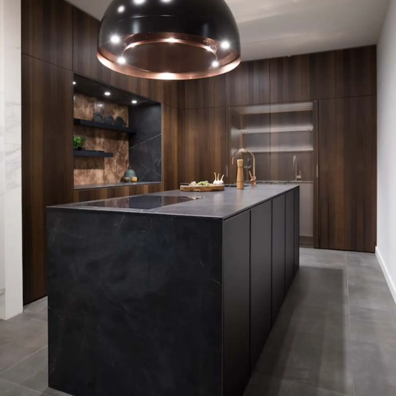 Siematic eilandkeuken in gerookt eiken en zwart geborsteld aluminium