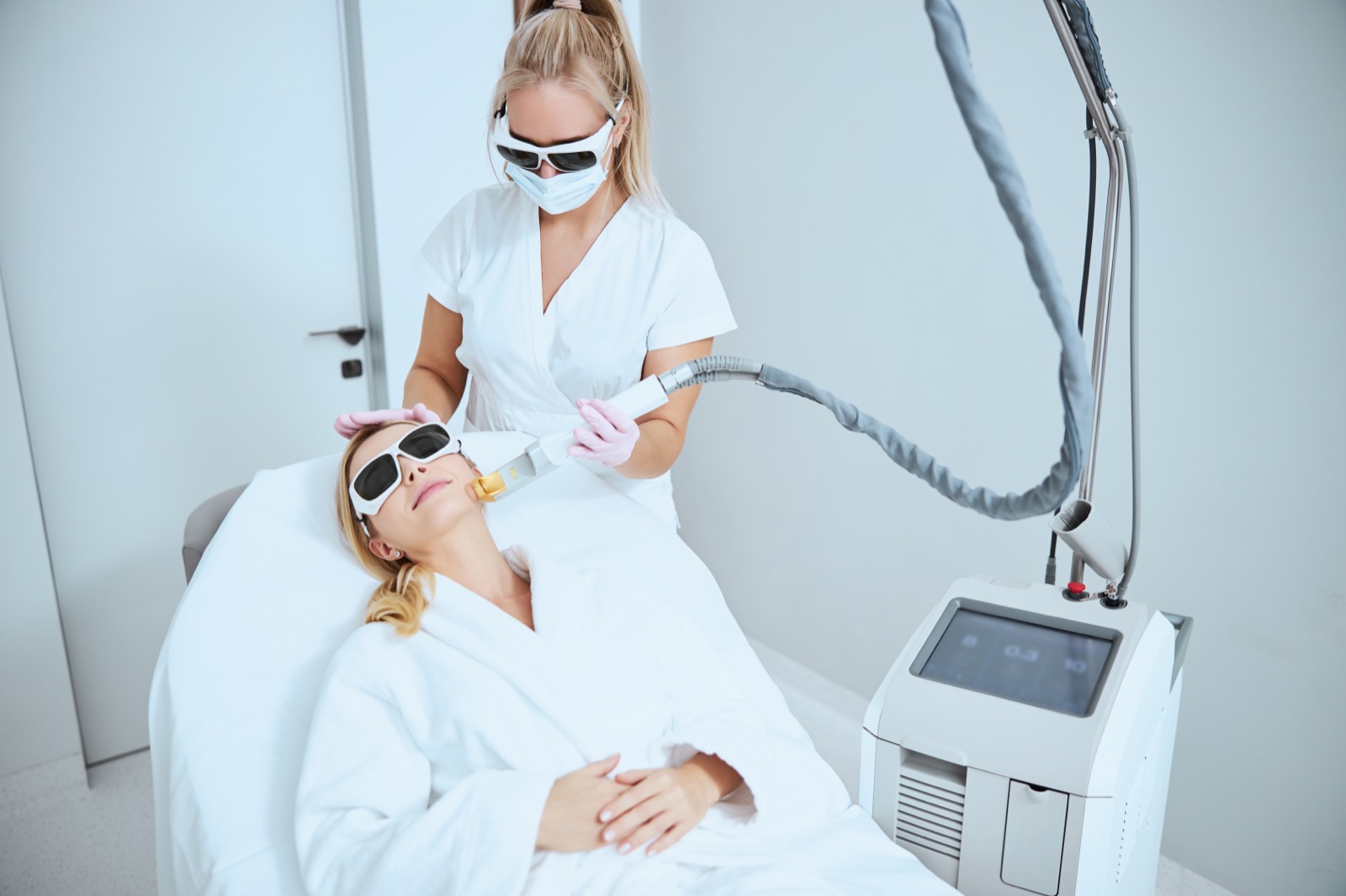 CO₂ laser skin resurfacing treatment