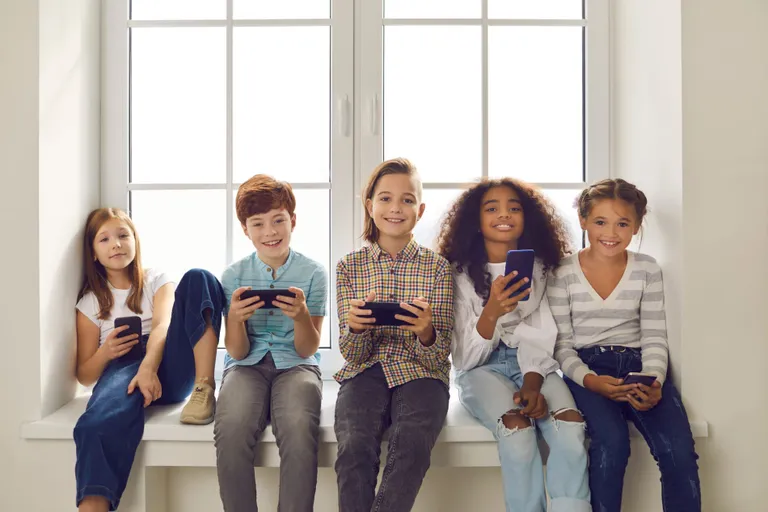 Enfants représentant la génération Alpha