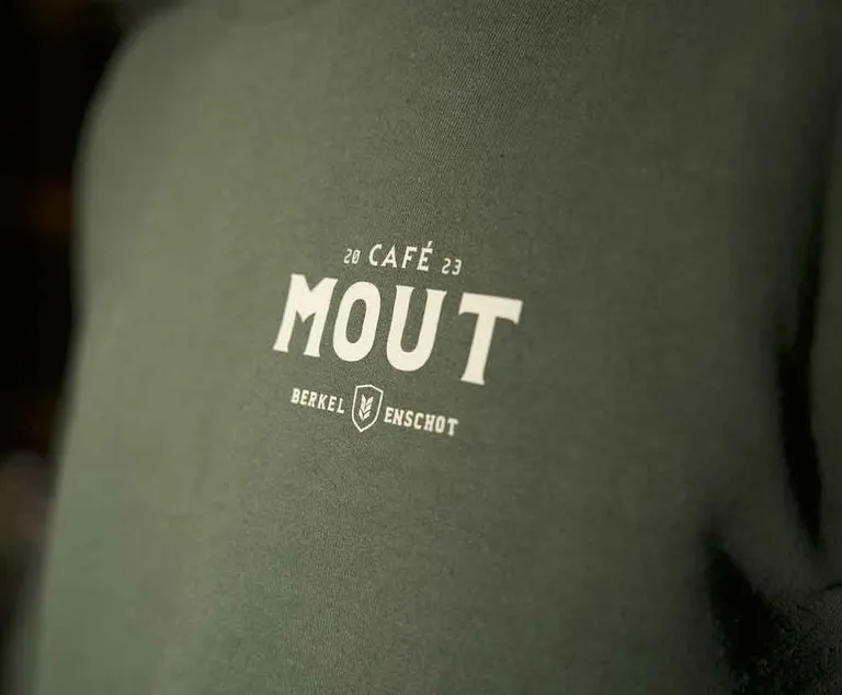 65f462432ba41fbbe605af5a_Café-Mout-Logo-sweater