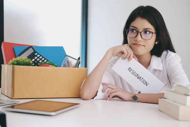 Employee handing in resignation