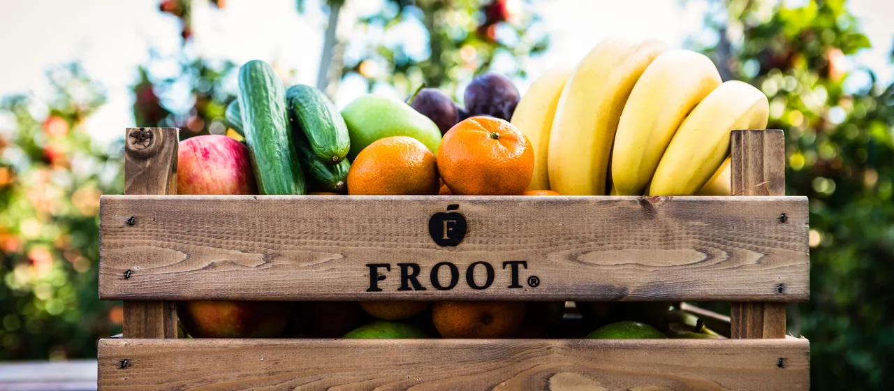 Bezorger van Froot werkt met Shiftbase
