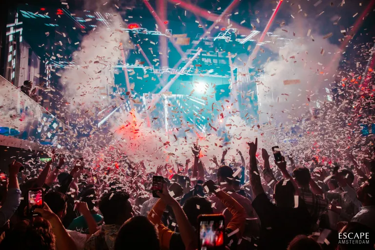 Confetti in Escape Amsterdam tijdens een evenement