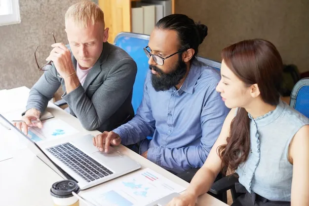 Foto eines Teams, das quantitative Personalbedarfsprognosen diskutiert.