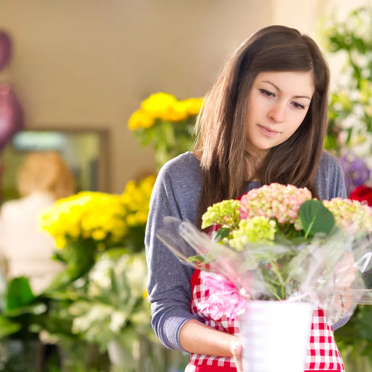 Student werkt in de bloemen branche, omdat ze het leuk vindt