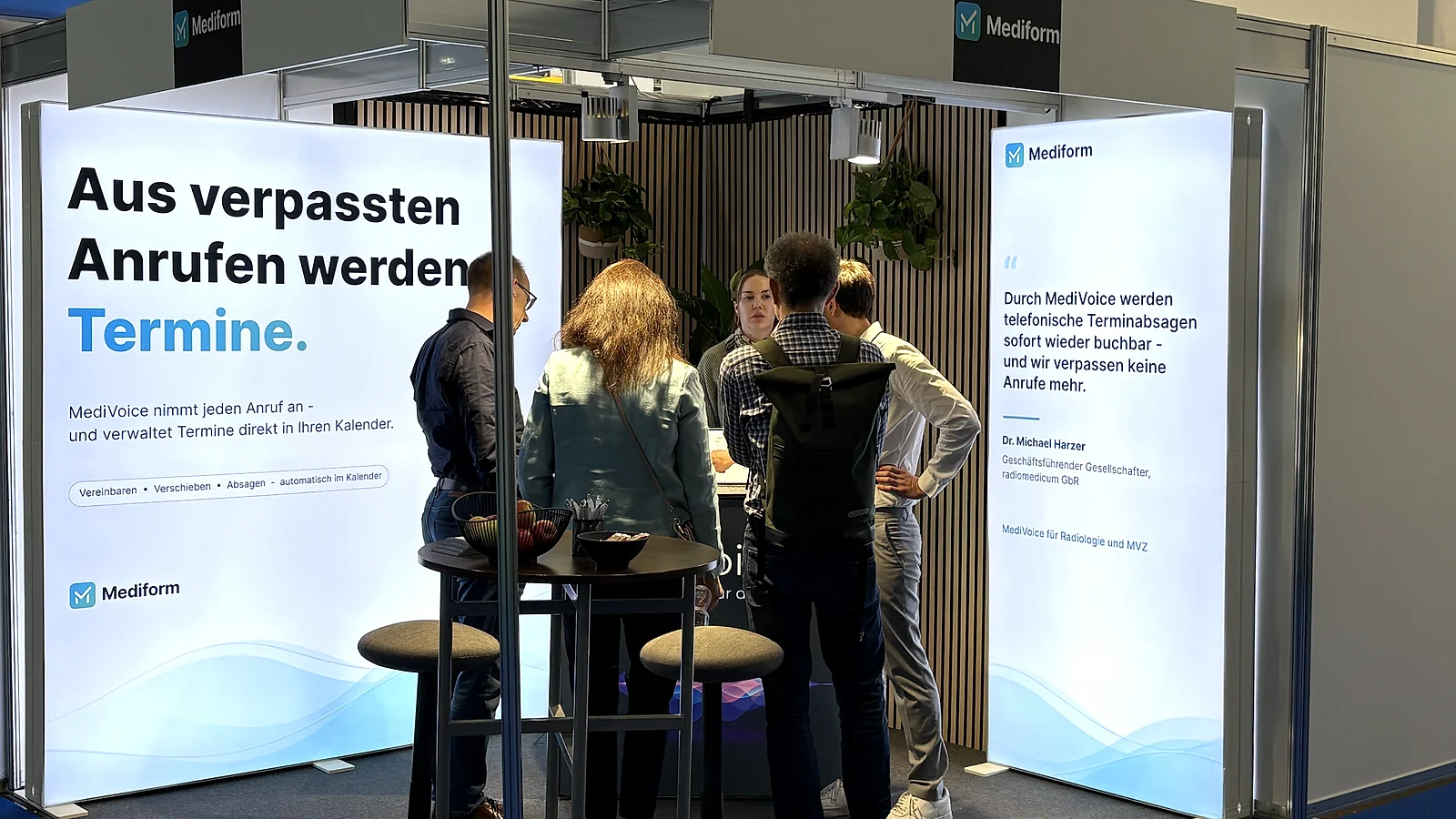 Gespräch am Mediform Messestand auf dem RÖKO 2026